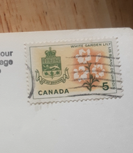 Load image into Gallery viewer, Vintage Audubon Society Field Guide to North American Flowers (Western Region) - 1988