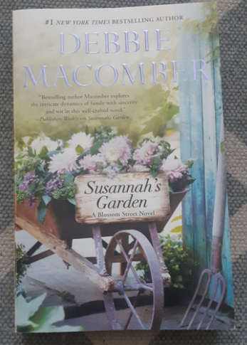 Susannah's Garden: A Blossom Street Novel by Debbie Macomber